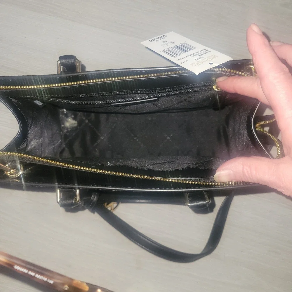 Michael Kors NEW Sheila Black‎ Saffiano Leather Satchel Handbag Strap designer